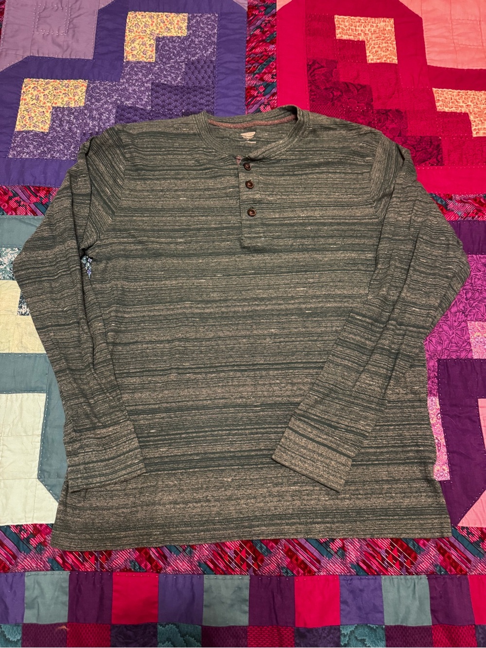 Old Navy Men's Long-Sleeve Henley in Heathered Green